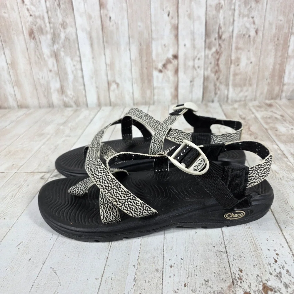 Chaco Z Cloud 2 Womens Size 10 Black White Geometric Strappy Toe Loop Sandals